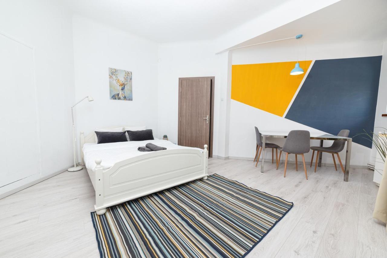 Color Apartments Franceza St Bucharest Exterior photo